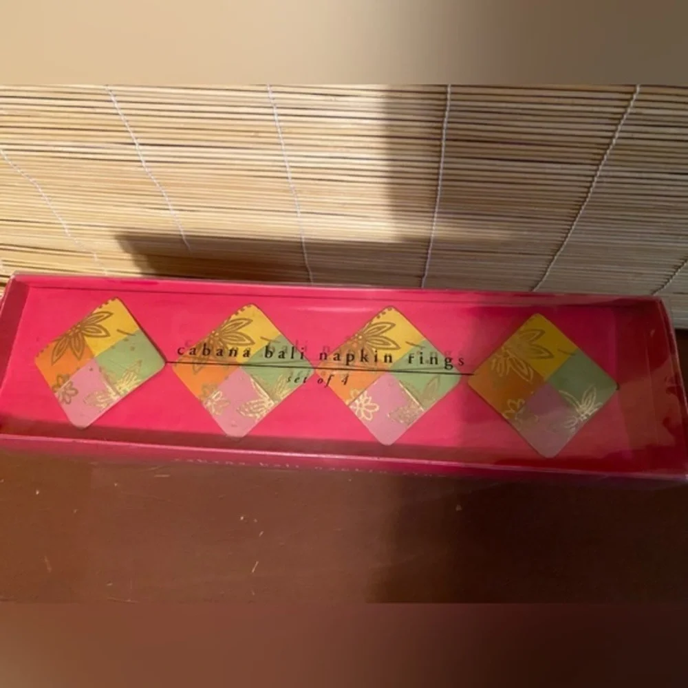 New‎ in box Pier 1 imports napkin rings